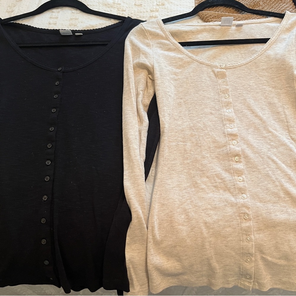 GAP Long Sleeve XS Henley Shirt in Oatmeal/Black Set of 2